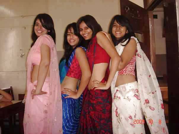 Ragazze indiane in sari !!!!
 #21232529