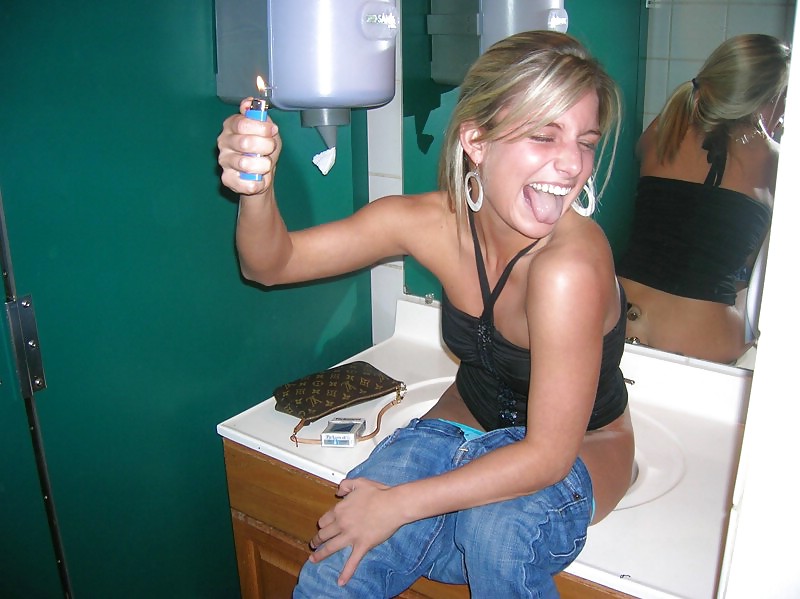 Teen and 20's caught on toilette #4548535