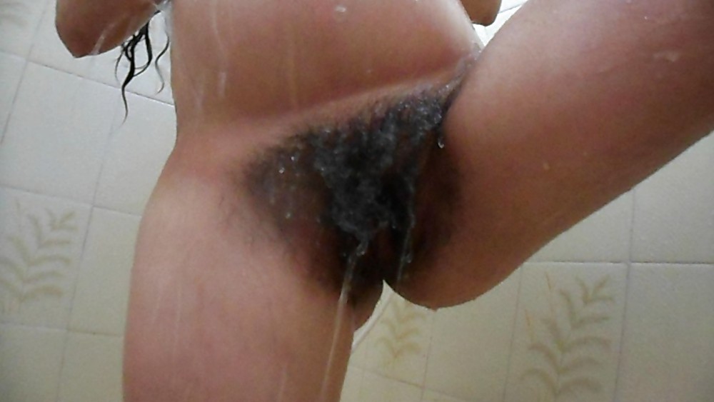 Moglie incinta grande figa pelosa sotto la doccia
 #5630285