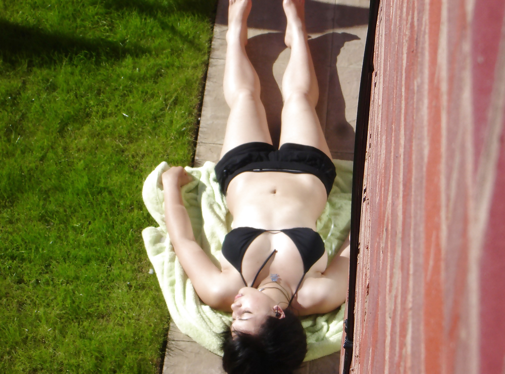 Pendeja tomando sol #14898224