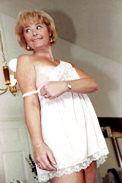 Mutter Von Frau Mit Enkelin Zu Hause #5202228