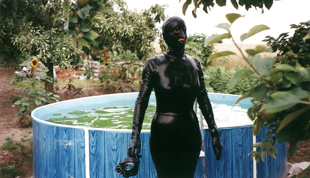 Latex im Pool #521990