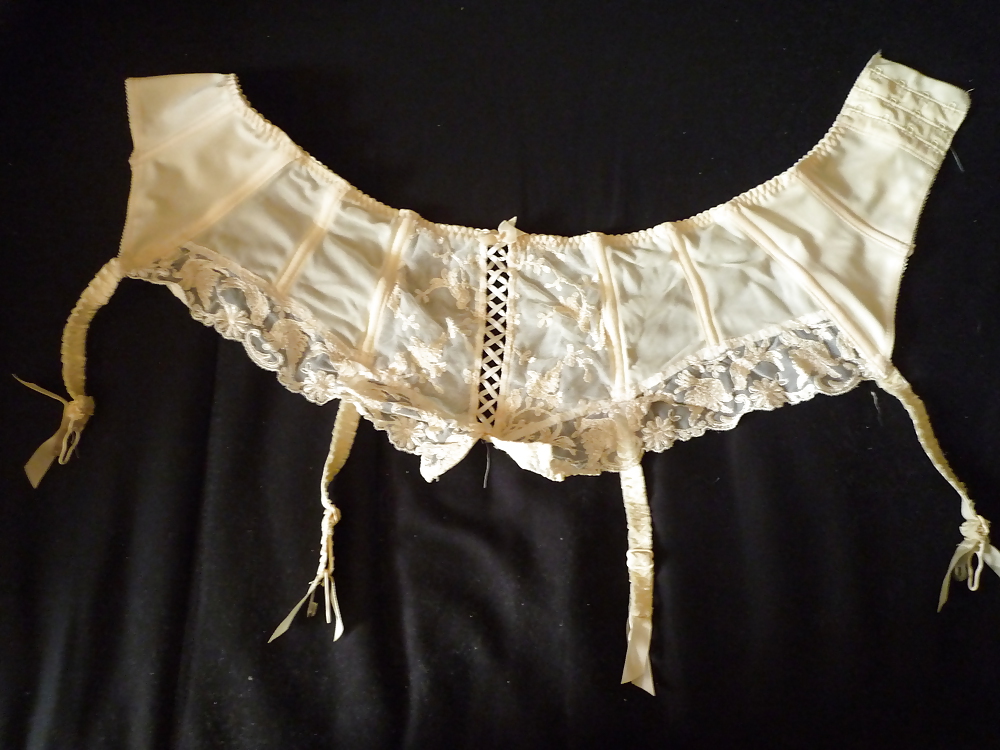 Porte-jarretelles et guepiere #22815914