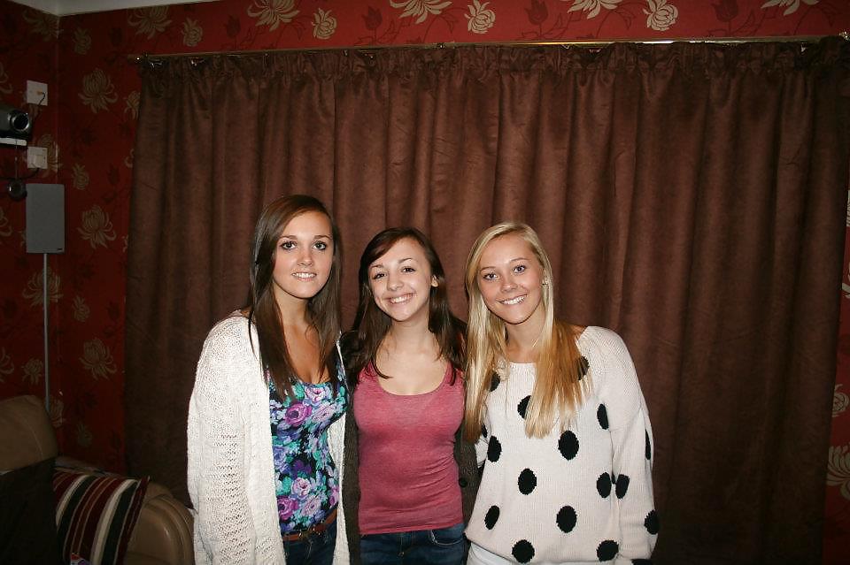 私と友達
 #8492135