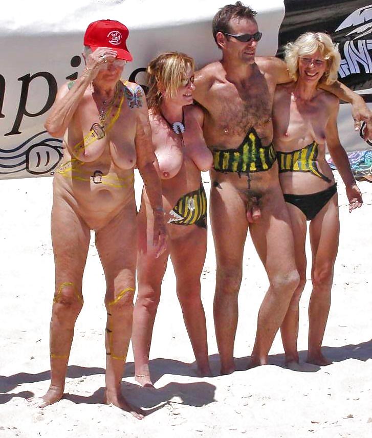 Mayores nudistas de playa
 #665003