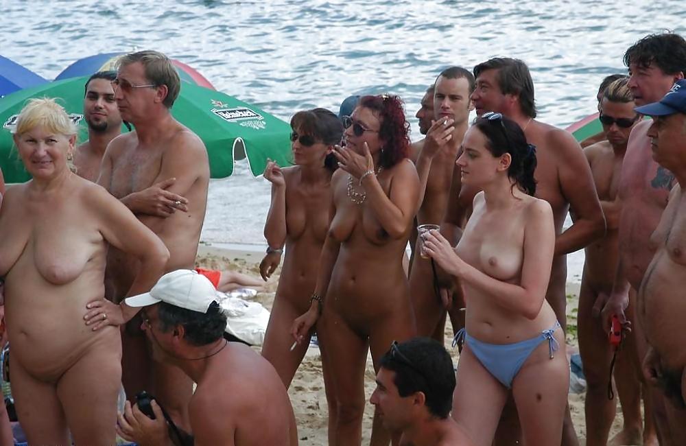 Spiaggia nudista adolescenti
 #2721790