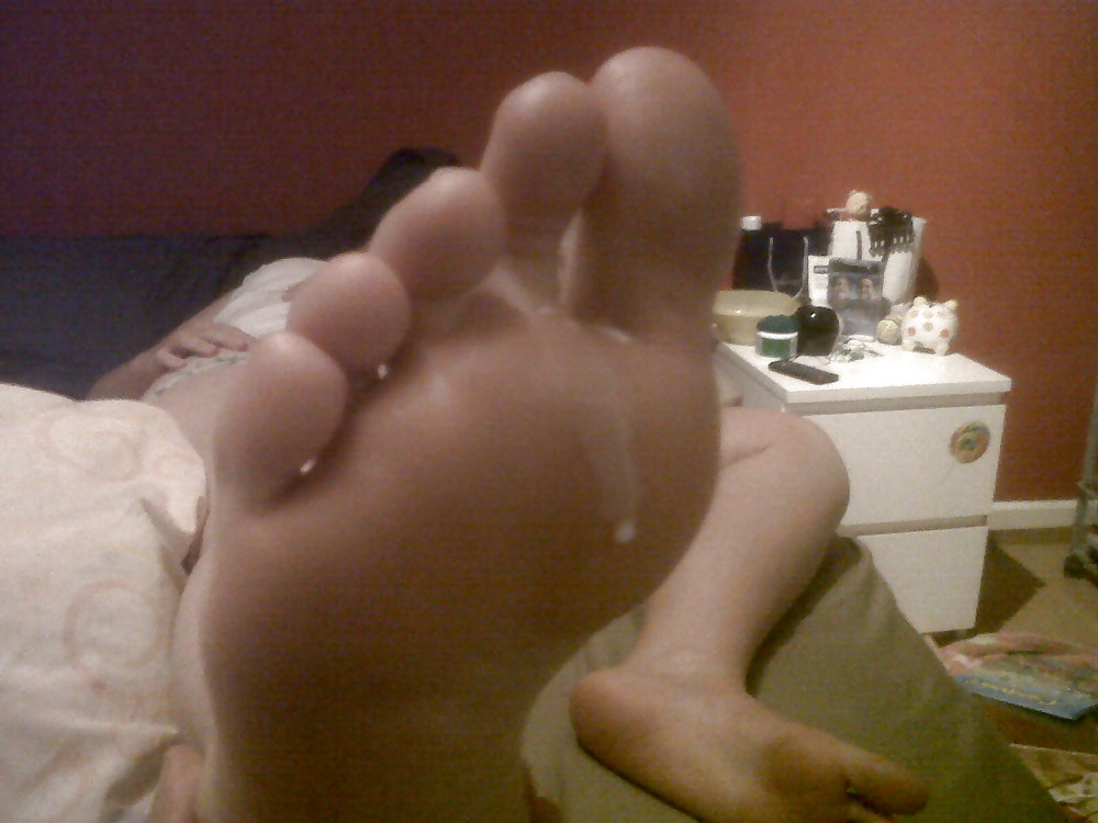 Girlfriend's feet (with cum) #22523973