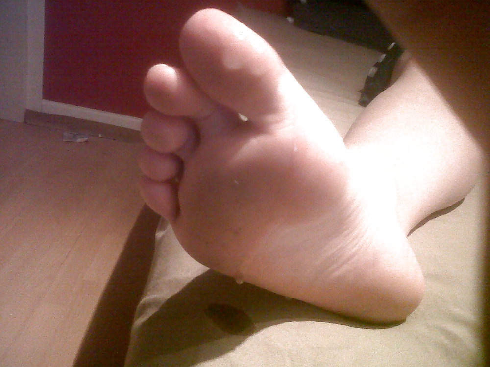 Girlfriend's feet (with cum) #22523986