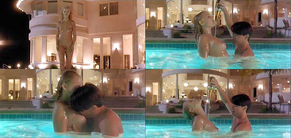 Elizabeth Berkley #4010488