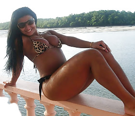 Brasilianisches Bikini-Mädchen #11112050