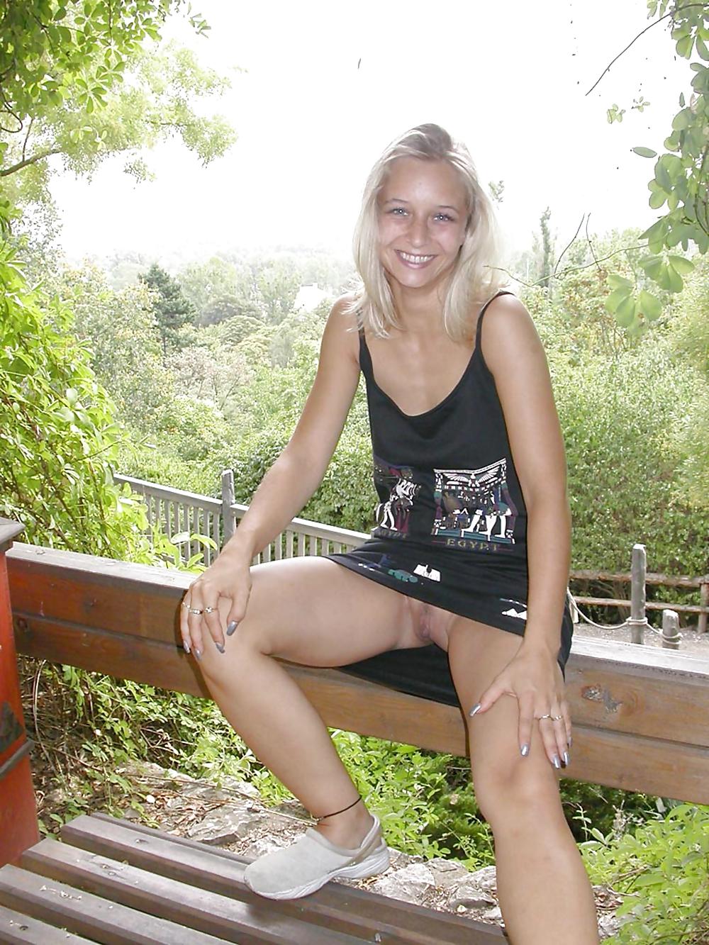 FLASHING IN PUBLIC - JARKA #6902340