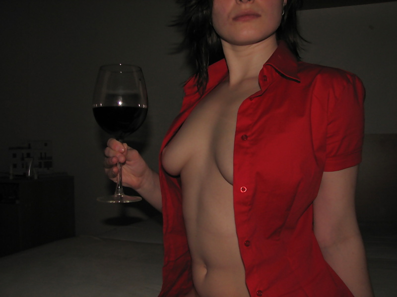 Californian red wine and red blouse - N. C.  #8418325