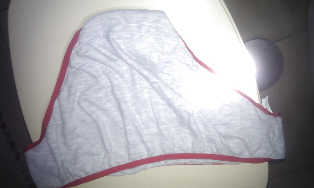 Las bragas de mi hermana usadas