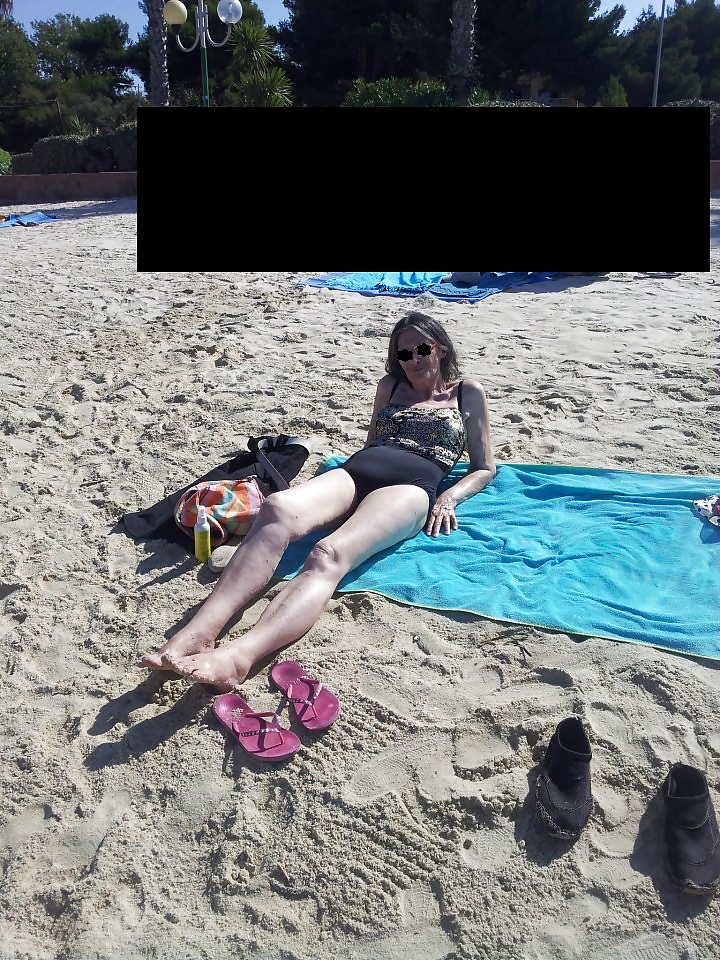 Vieille Pute a la Plage Old Bitch at beach #14824170