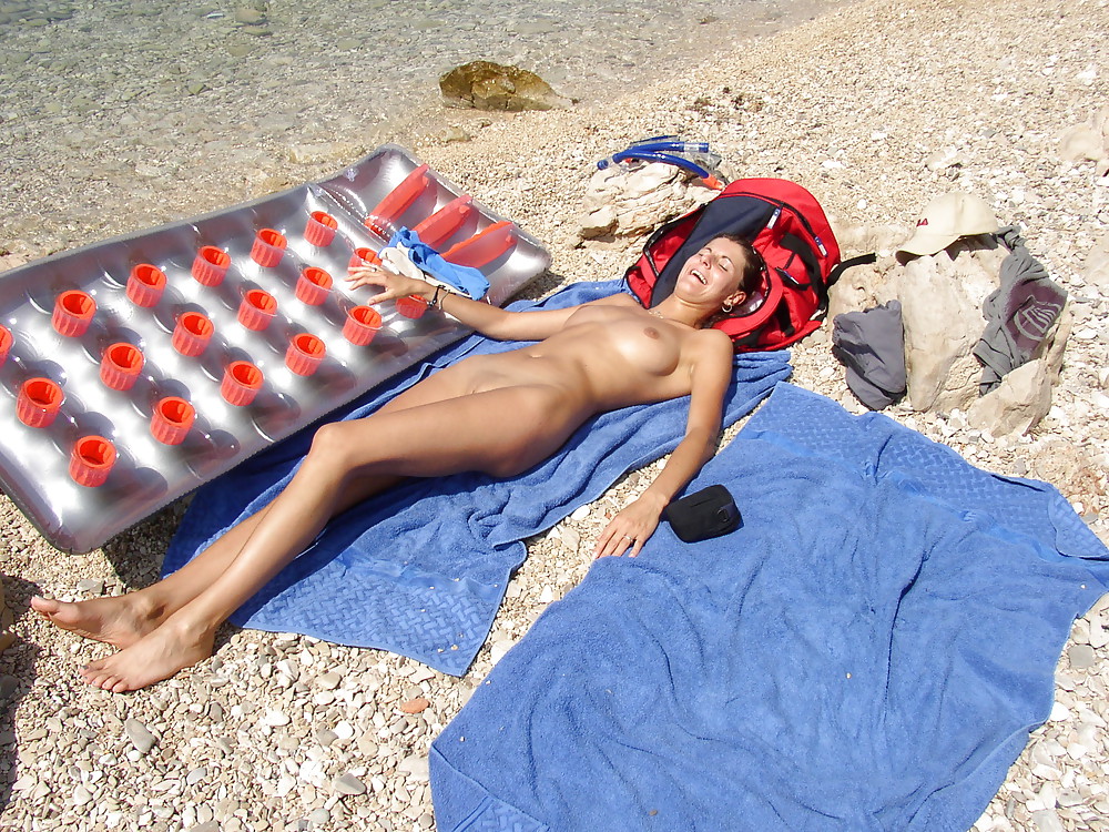 Nudisti naturisti pubblico all'aperto flash #14
 #16237792
