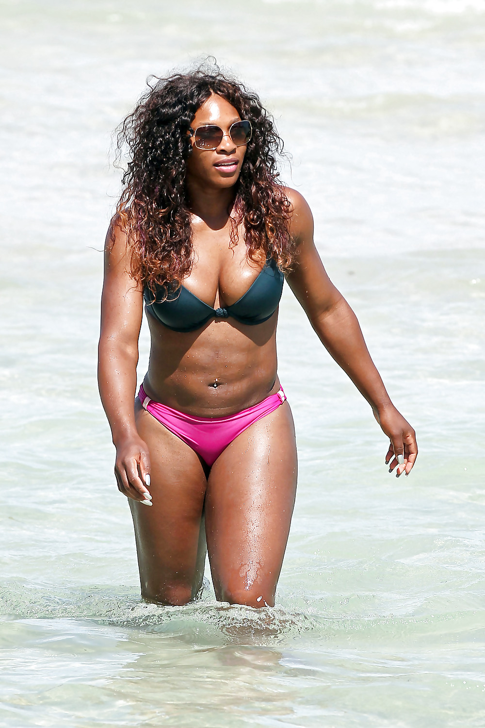 マイアミのビーチでビキニを着ているSerena williams
 #5325599