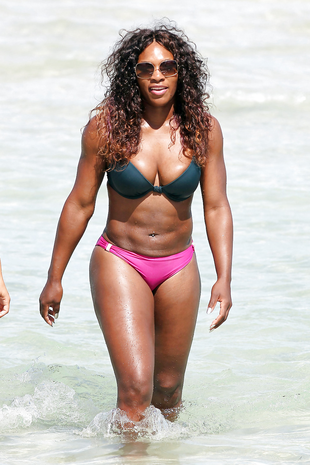 Serena williams - usando un bikini en una playa en miami
 #5325639