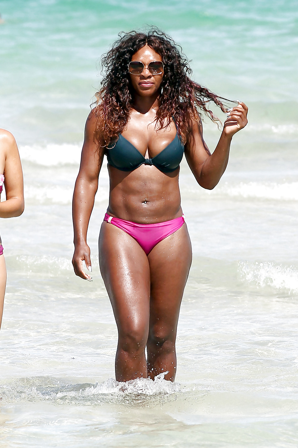 Serena williams - indossando un bikini in una spiaggia di miami
 #5325689