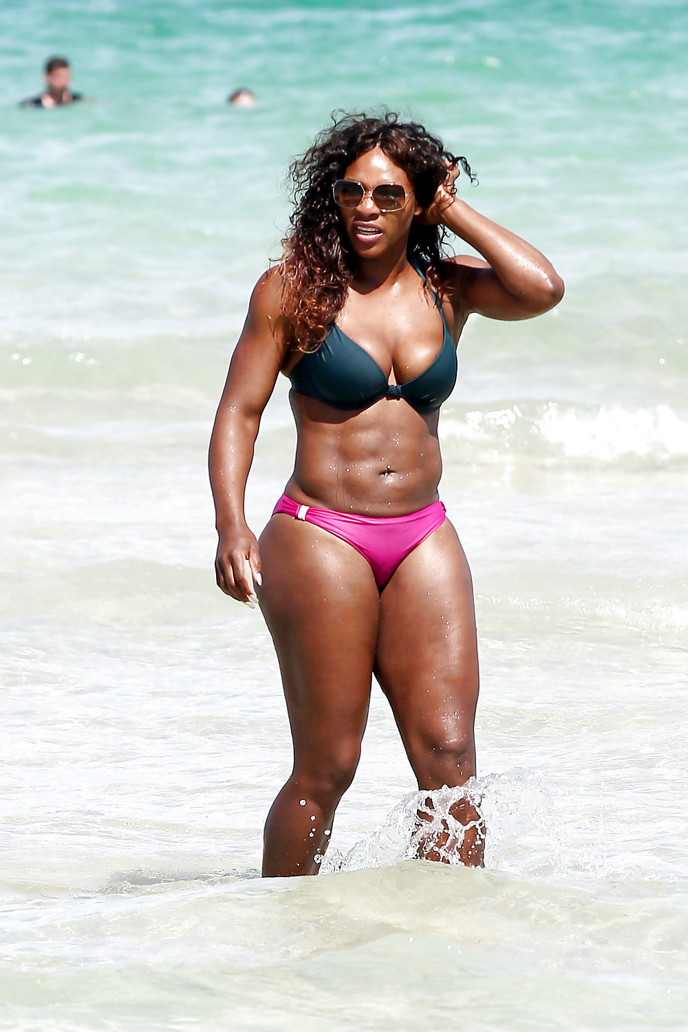 Serena Williams - Trägt Einen Bikini An Einem Strand In Miami #5325783