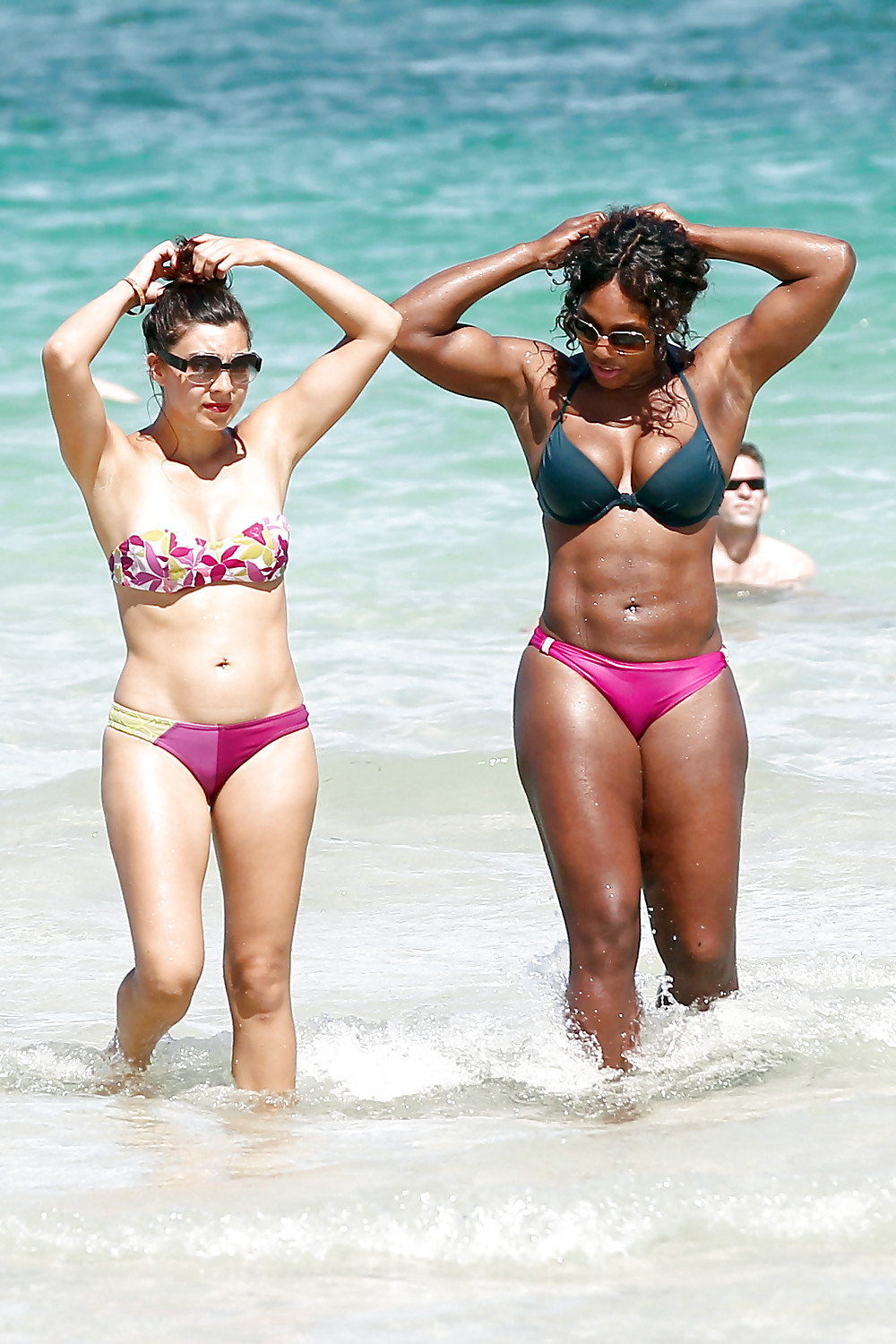 Serena williams - indossando un bikini in una spiaggia di miami
 #5325915