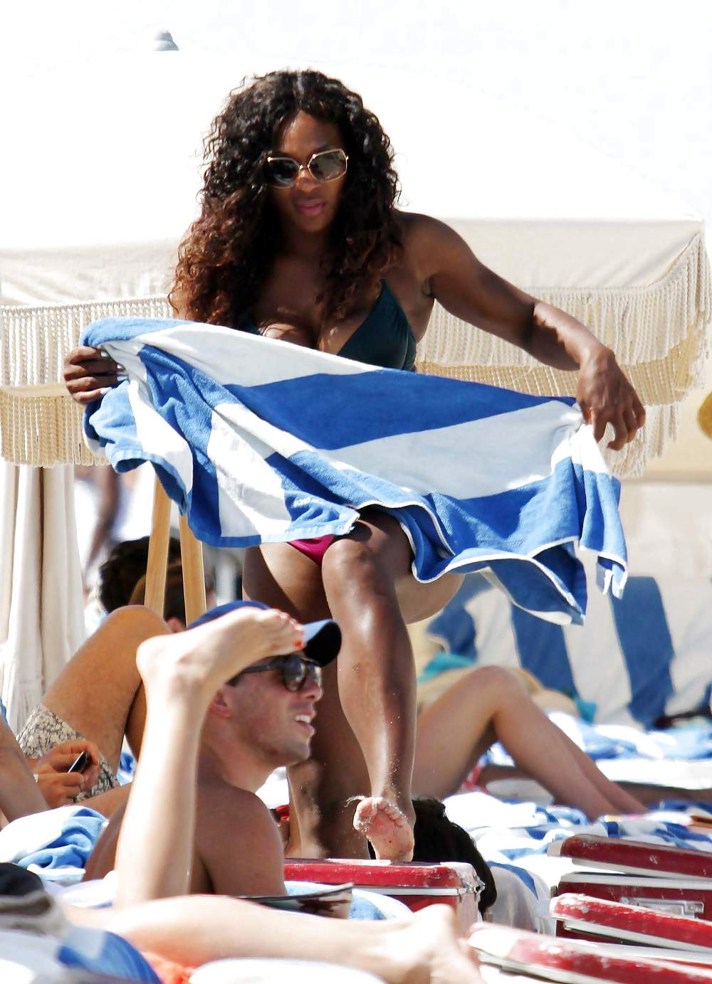 Serena williams - usando un bikini en una playa en miami
 #5325928