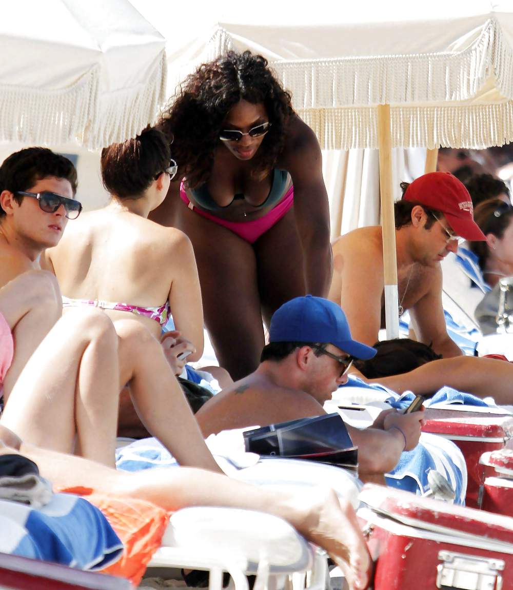 Serena williams - usando un bikini en una playa en miami
 #5325953