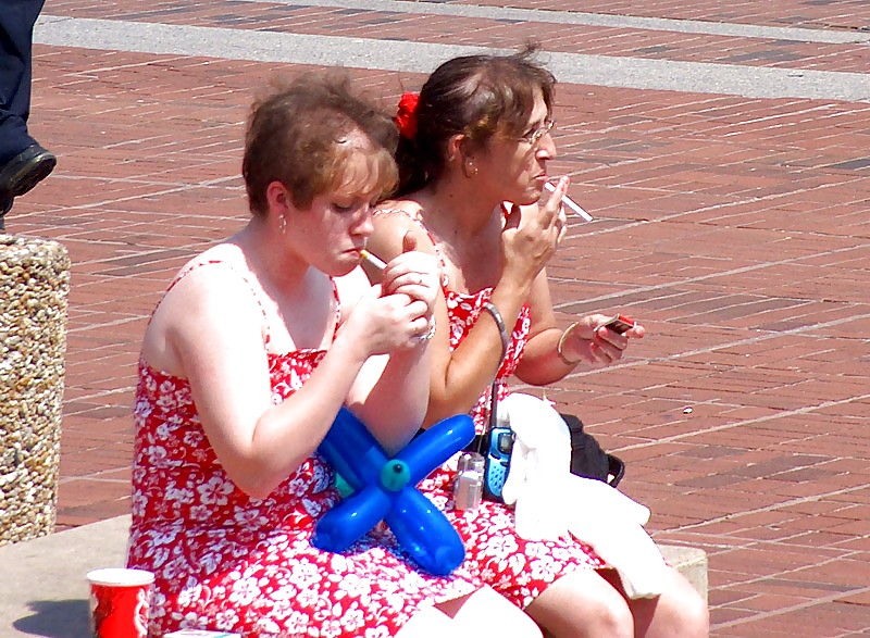 Madri e figlie che fumano
 #7323872