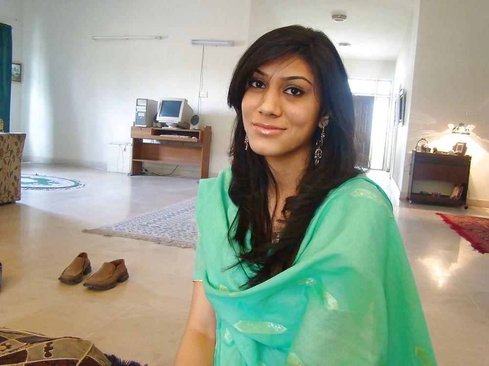 BEAUTIFUL INDIAN GIRL NRI #8827908
