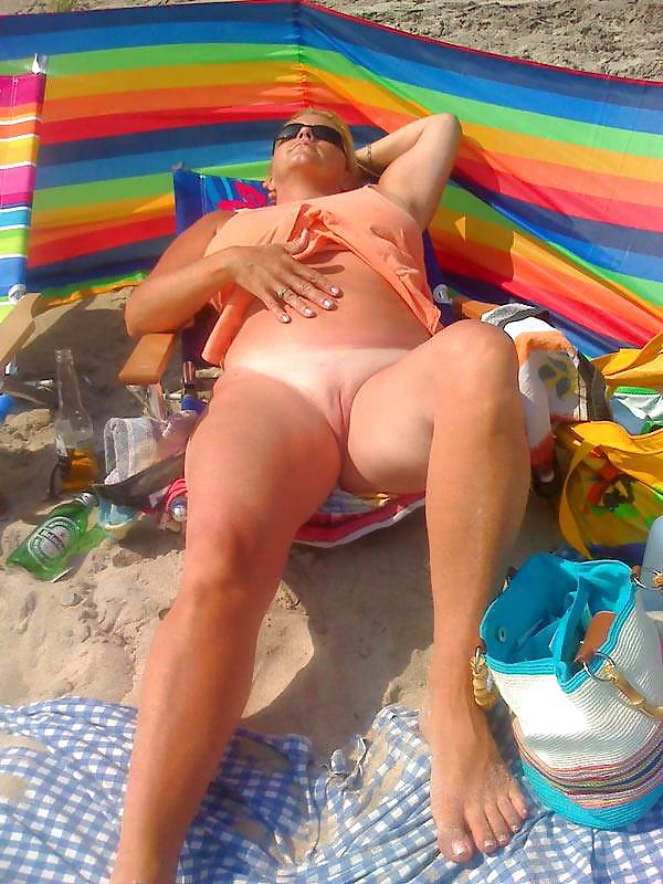 Milfs Sur La Plage - 4 #9702717