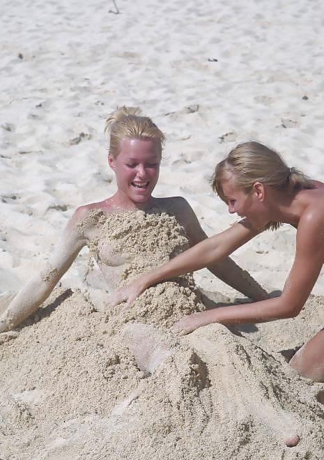 Rubias de playa desnudas
 #931441
