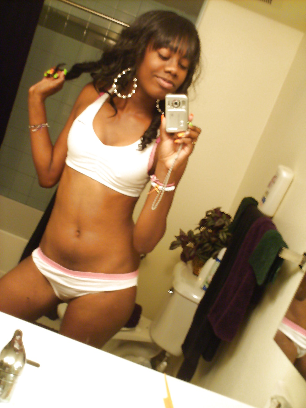 BLACK AMATEUR GIRLS - SELF PICS VI #8270881