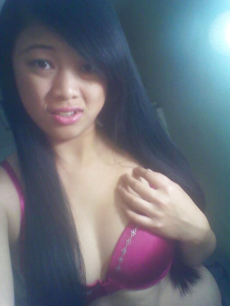 Dulce chica posando
 #17655387