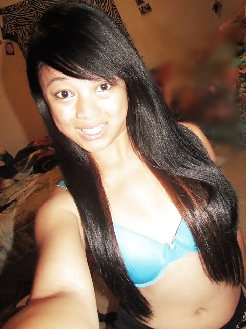 Dulce chica posando
 #17655403