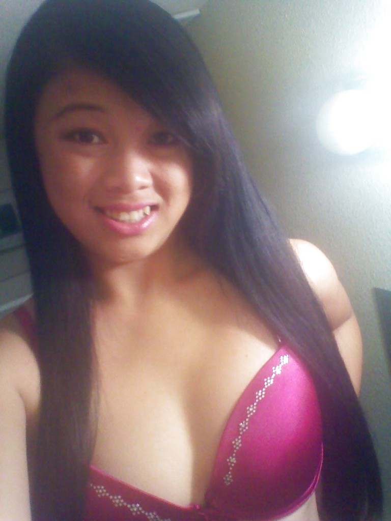 Dulce chica posando
 #17655407