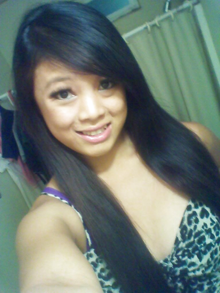 Dulce chica posando
 #17655413