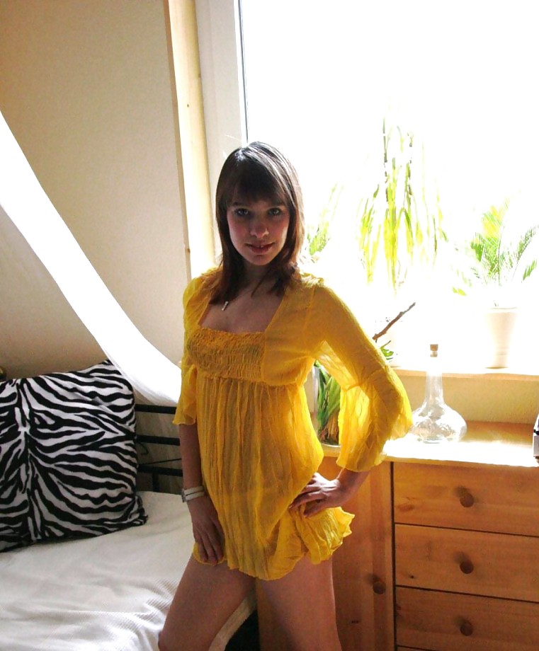 Cindy - Amateur In Gelb Unterwäsche #4822021