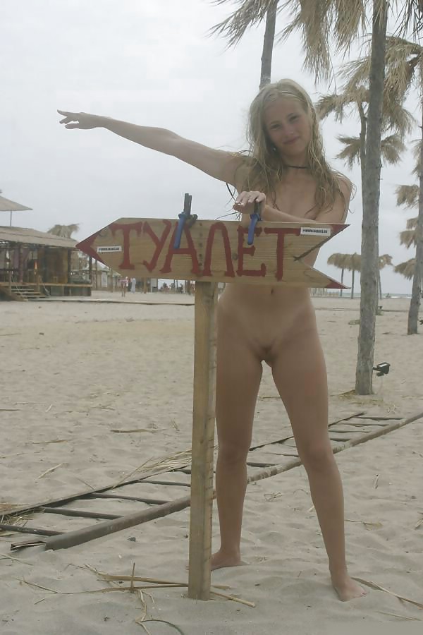 Kleine Titten Blondine Nackt Am Strand, Von Blondelover! #5168723