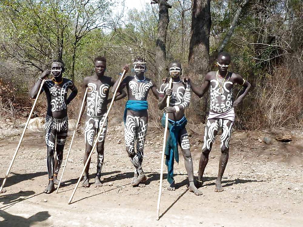 Cuckold tour tribale africano
 #14929703
