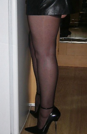 Mum in the kitchen in mini skirt, heels and stockings #5392527