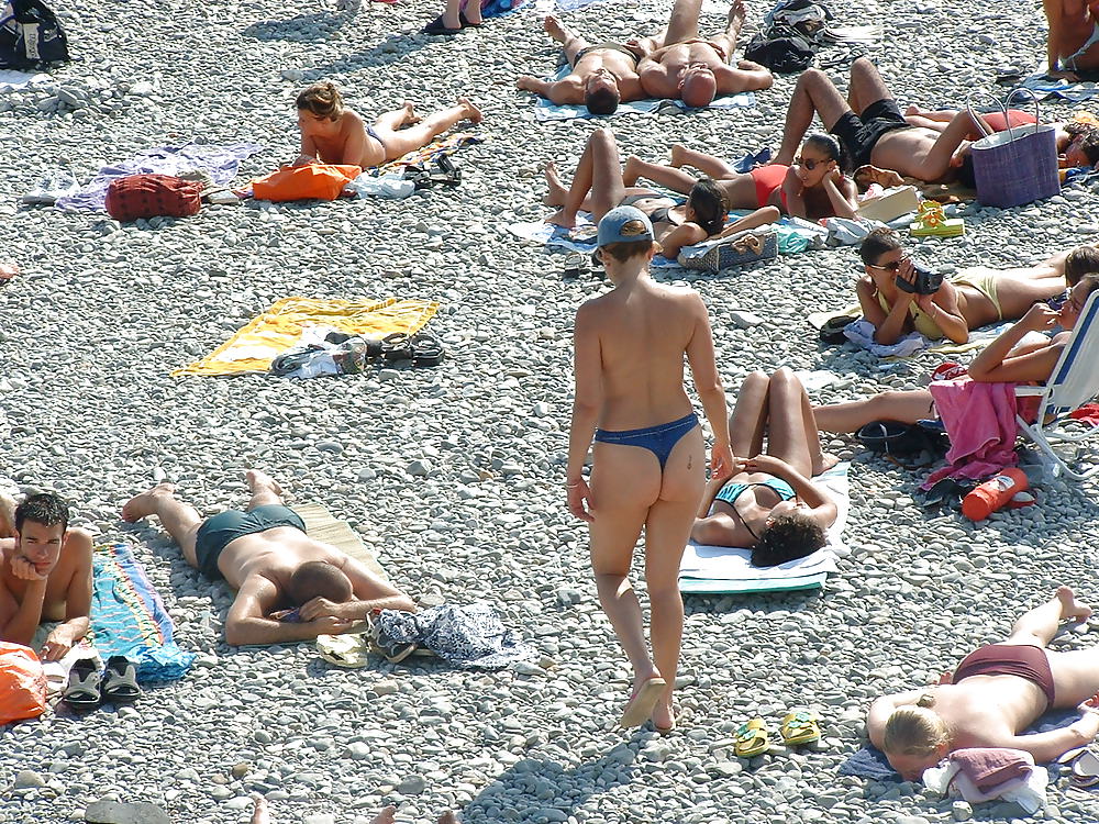 Voyeur sur la plage seins nus (stare titties on seaside) #9902183