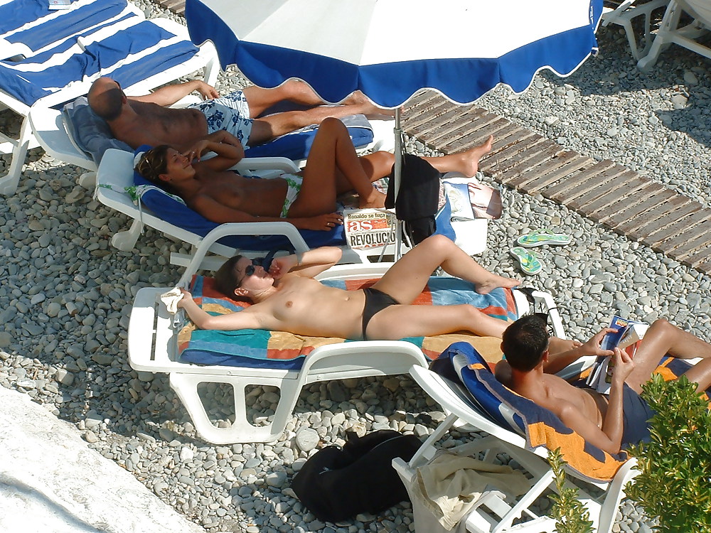 Voyeur sur la plage seins nus (stare titties on seaside) #9902236