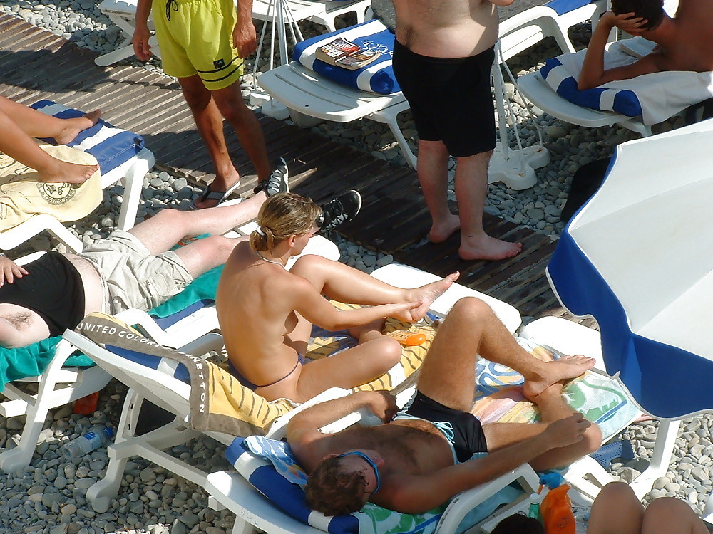 Voyeur sur la plage seins nus (stare titties on seaside) #9902270