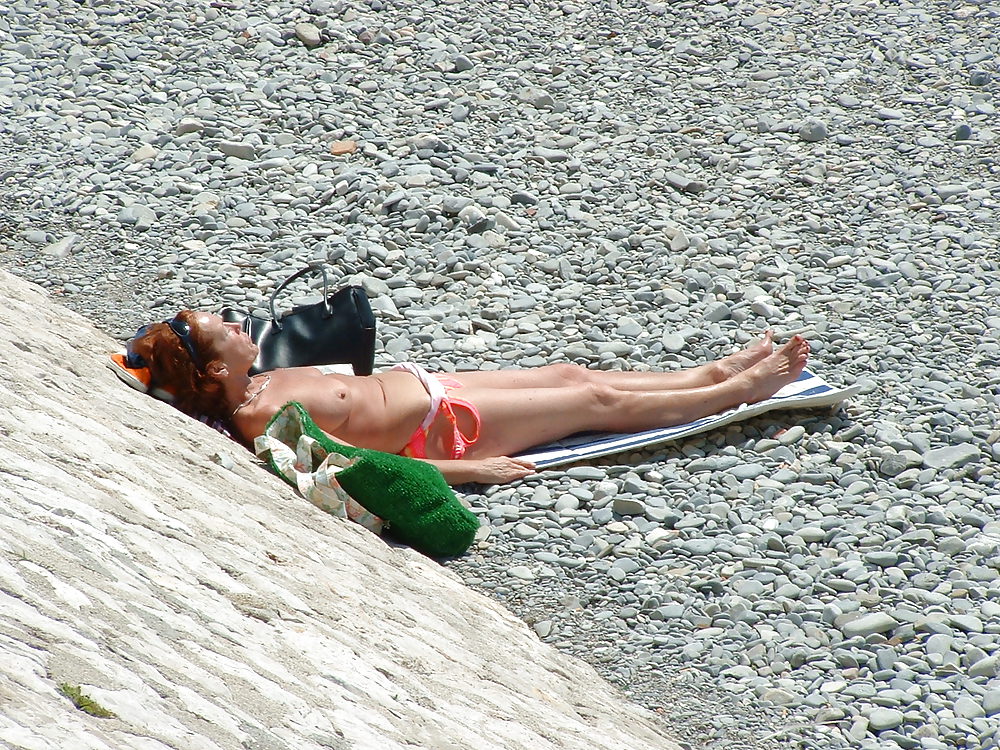 Voyeur sur la plage seins nus (stare titties on seaside) #9902364