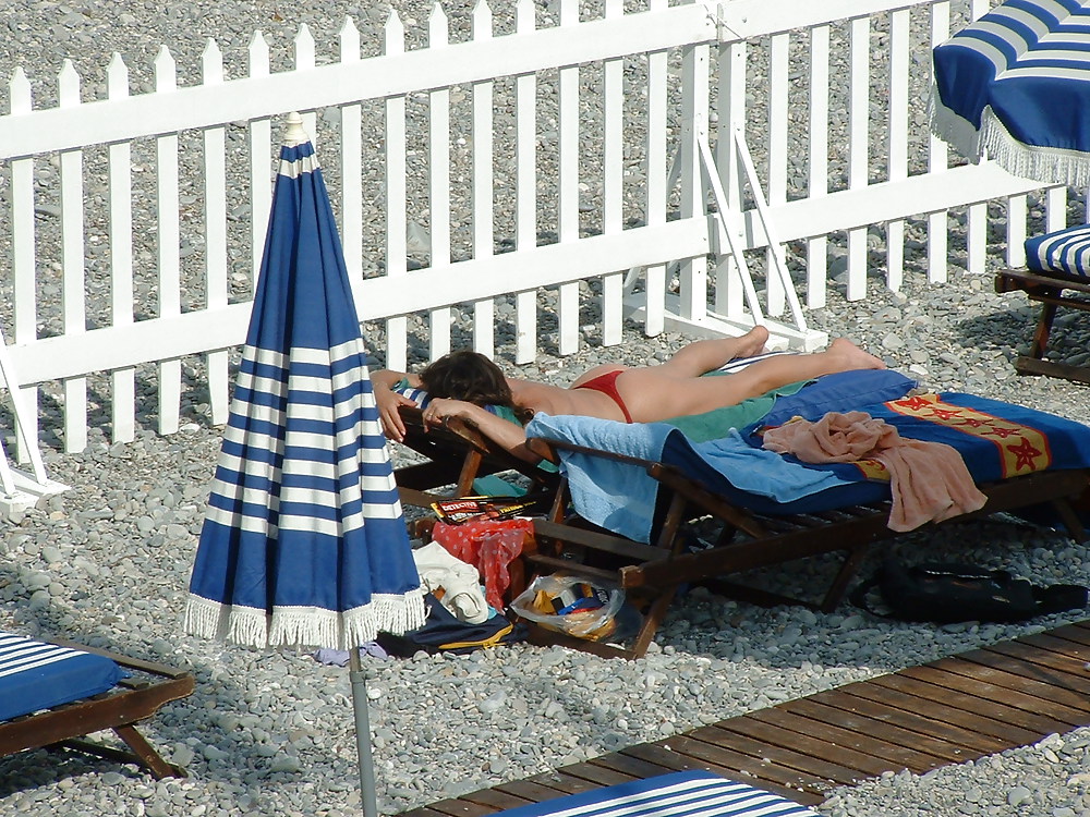 Voyeur sur la plage seins nus (stare titties on seaside) #9902454