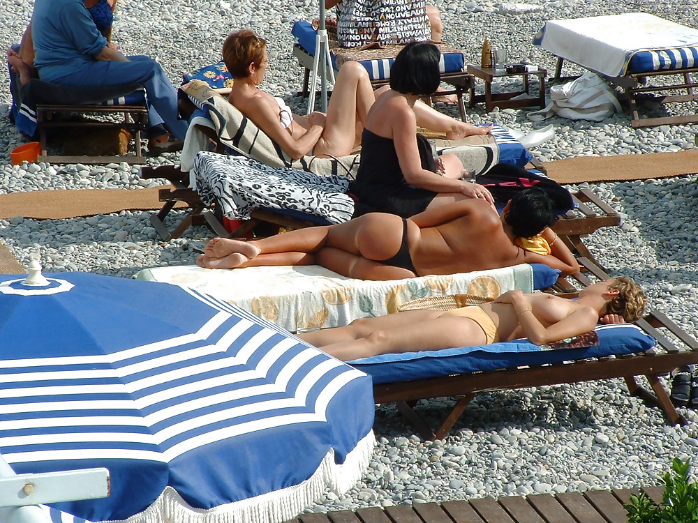 Voyeur sur la plage seins nus (stare titties on seaside) #9902473
