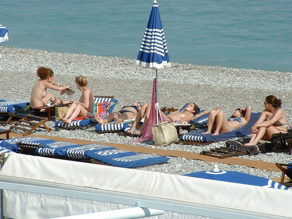 Voyeur sur la plage seins nus (stare titties on seaside) #9902478