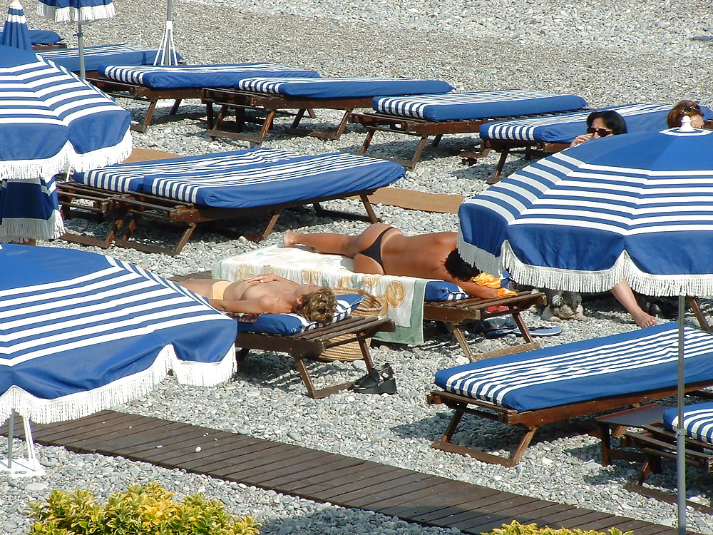Voyeur sur la plage seins nus (stare titties on seaside) #9902494