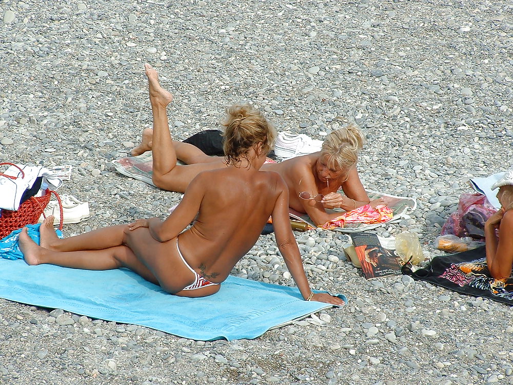 Voyeur sur la plage seins nus (stare titties on seaside) #9902521