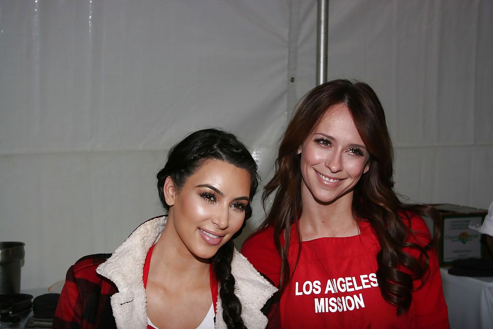 Jennifer Love Hewitt Kim Kardashian serving food LA #6958608