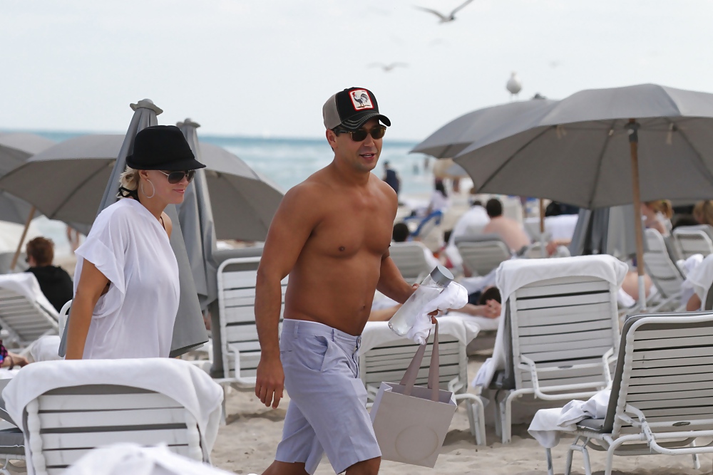 Jenny Mccarthy In Einem Schwarzen Bikini An Einem Miami Beach #3225809